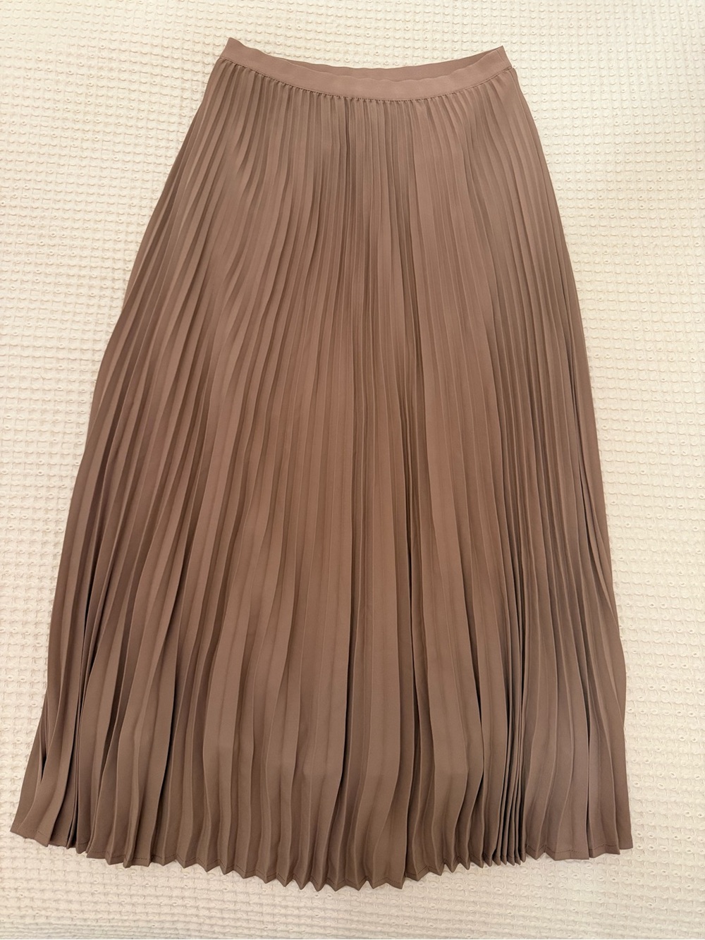 Aritzia Babaton pleated midi